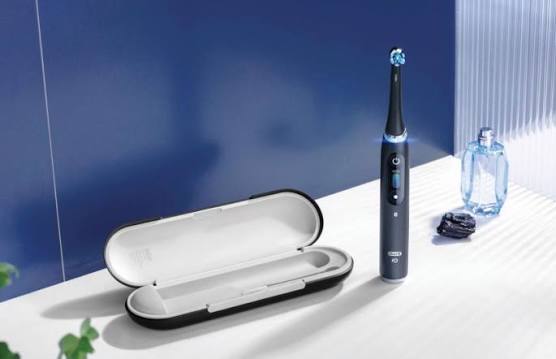 Oral-B iO 6 Black Electric Toothbrush by Braun – Smart Rechargeable Toothbrush with Pressure Sensor